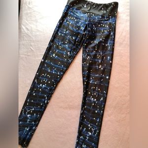 Goldsheep Blue lights! In full length high waisted leggings, L, great condition!